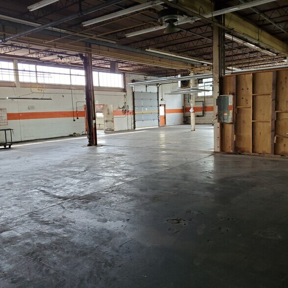 More Photos Of 9520 Ainslie St, Schiller Park Warehouse For Sale