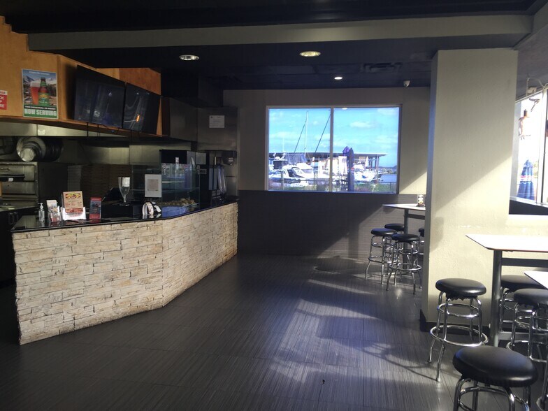 More Photos Of 350 E Seminole Blvd, Sanford Freestanding For Sale