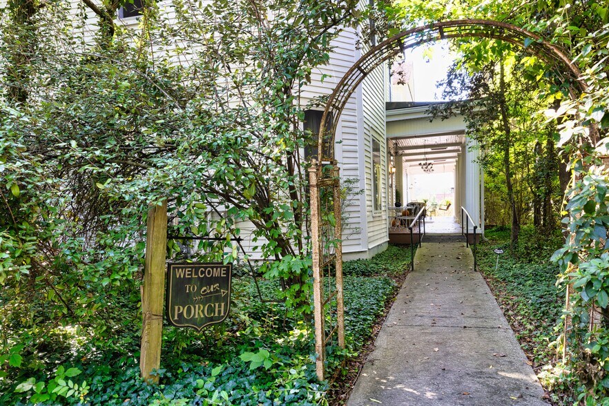 More Photos Of 252 Seavy St, Senoia Hospitality For Sale