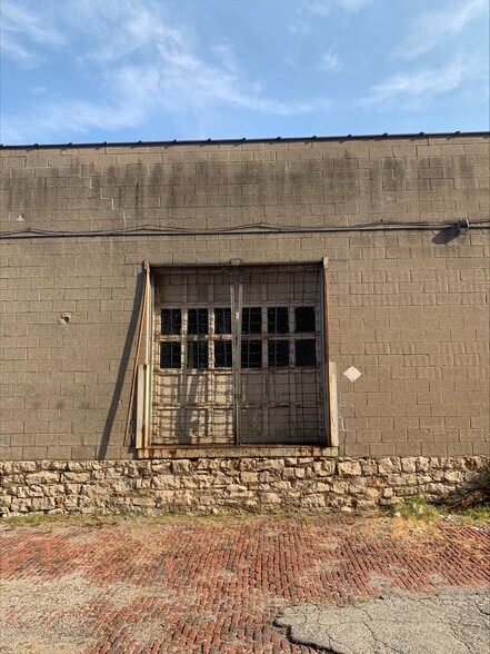 More Photos Of 200 Wyandotte St, Kansas City Storefront Retail Office For Sale