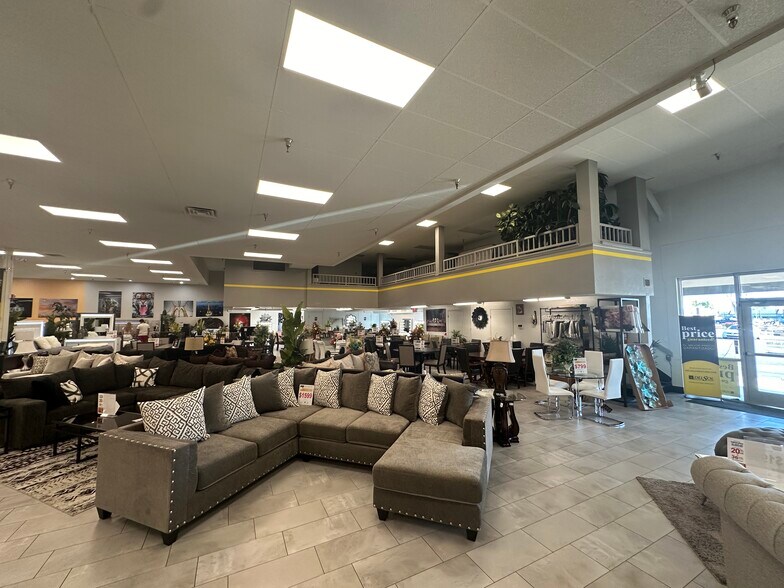 More Photos Of 3520 W Bell Rd, Glendale Storefront For Sale