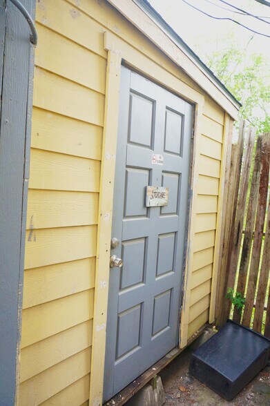 More Photos Of 2121 Kirk St, Houston Hotel For Sale