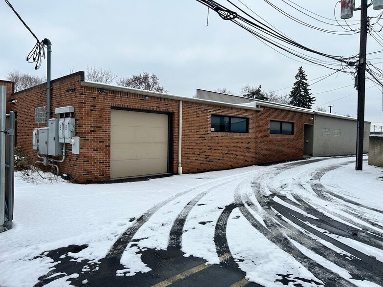 More Photos Of 31330 Schoolcraft Rd, Livonia Medical For Sale