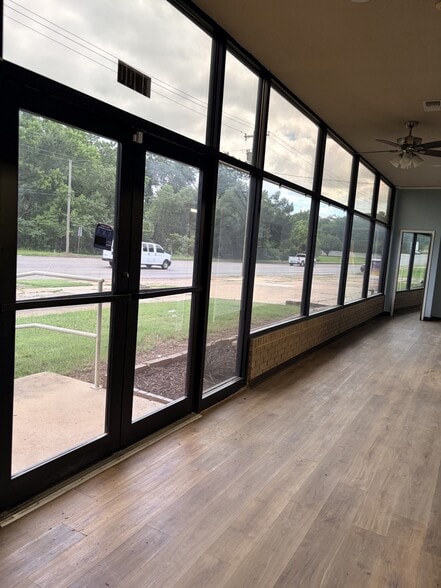More Photos Of 2100 E Front St, Tyler Light Manufacturing For Lease