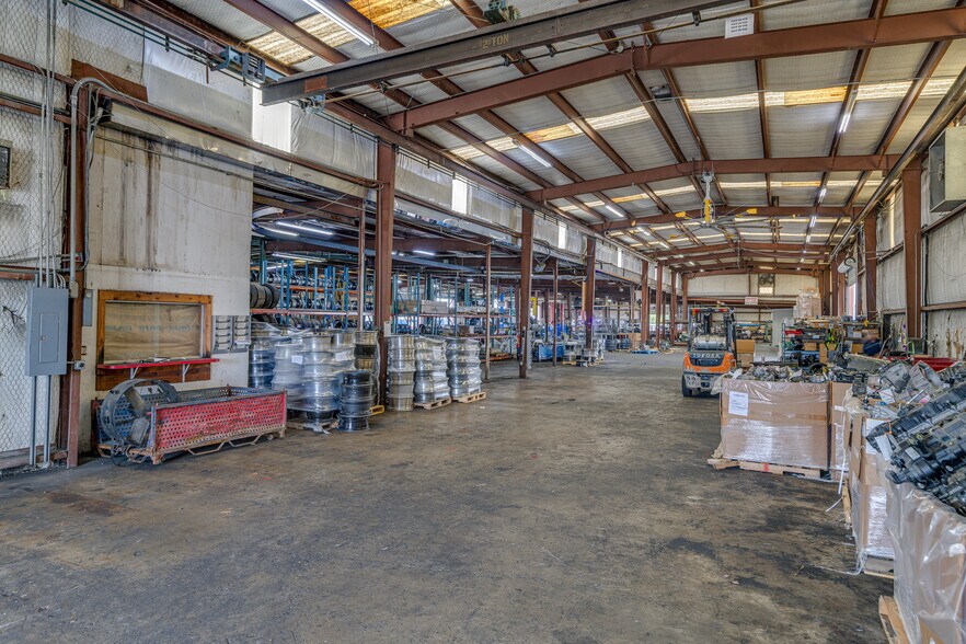More Photos Of 208 Franklin Dr, West Monroe Distribution For Sale