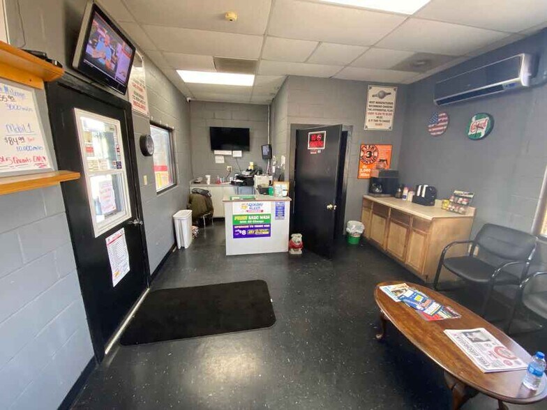 More Photos Of 214 S Harris St, Sandersville Auto Repair For Sale