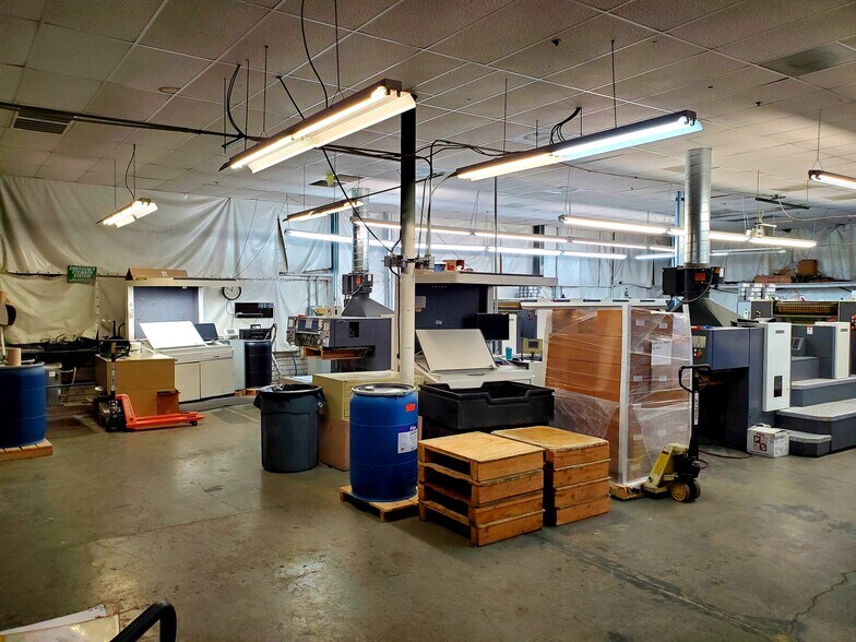 More Photos Of 2908 S Highland Dr, Las Vegas Warehouse For Lease