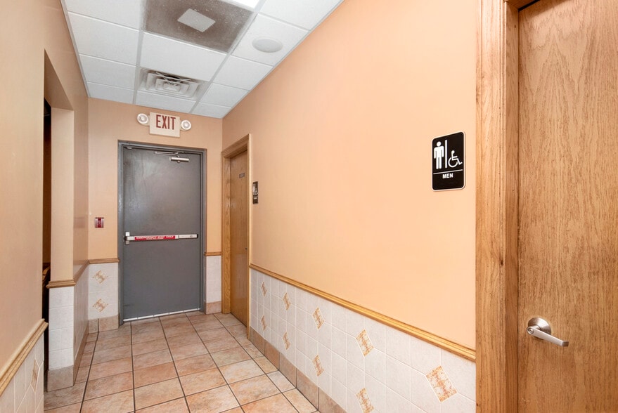 More Photos Of 1015 E Ogden Ave, Naperville Fast Food For Sale