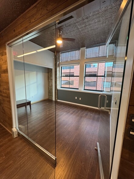 More Photos Of 934 Central St, Kansas City Office For Lease