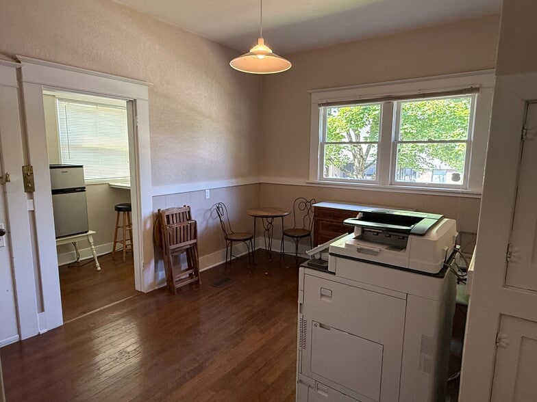 More Photos Of 401 E McLoughlin Blvd, Vancouver Office For Sale