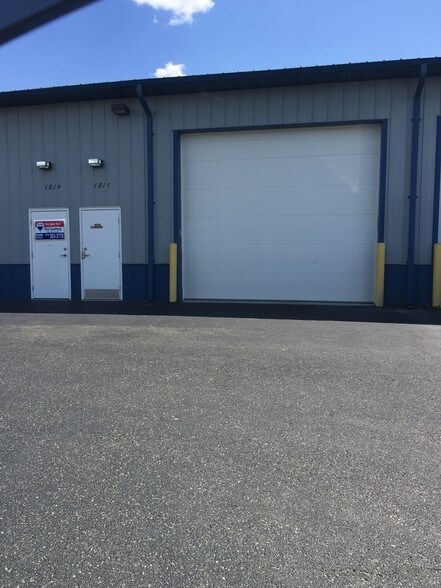 More Photos Of 181 Wolf St, Yorkville Warehouse For Sale