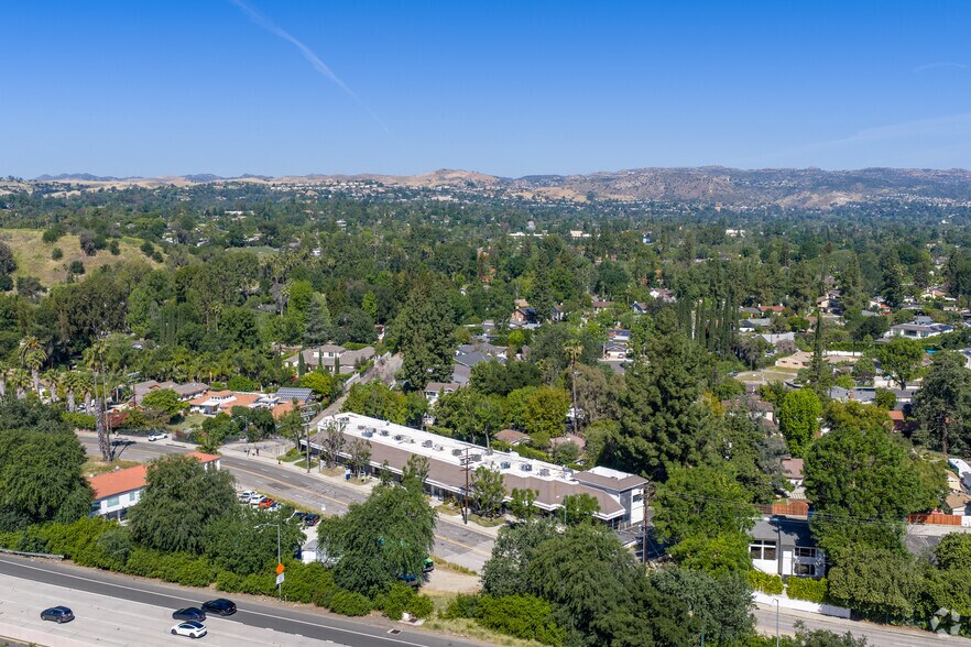 More Photos Of 23291 Ventura Blvd, Woodland Hills Loft Creative Space For Lease