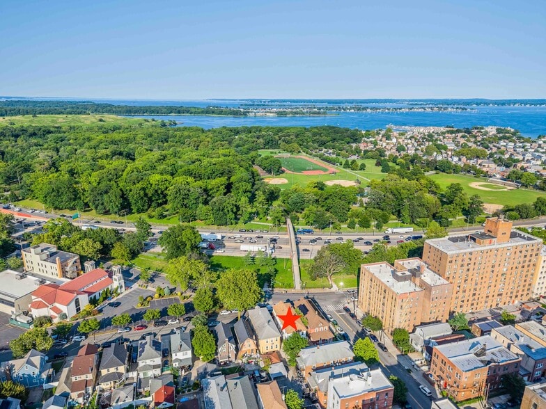 More Photos Of 1805 Willow Ln, Bronx Land For Sale