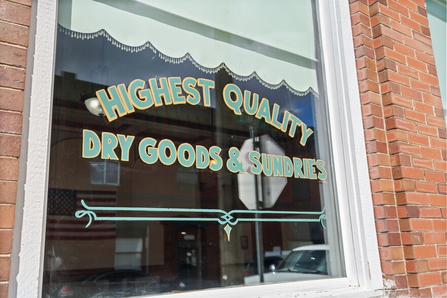 More Photos Of 102 Crosby St, Tekoa Flex For Sale