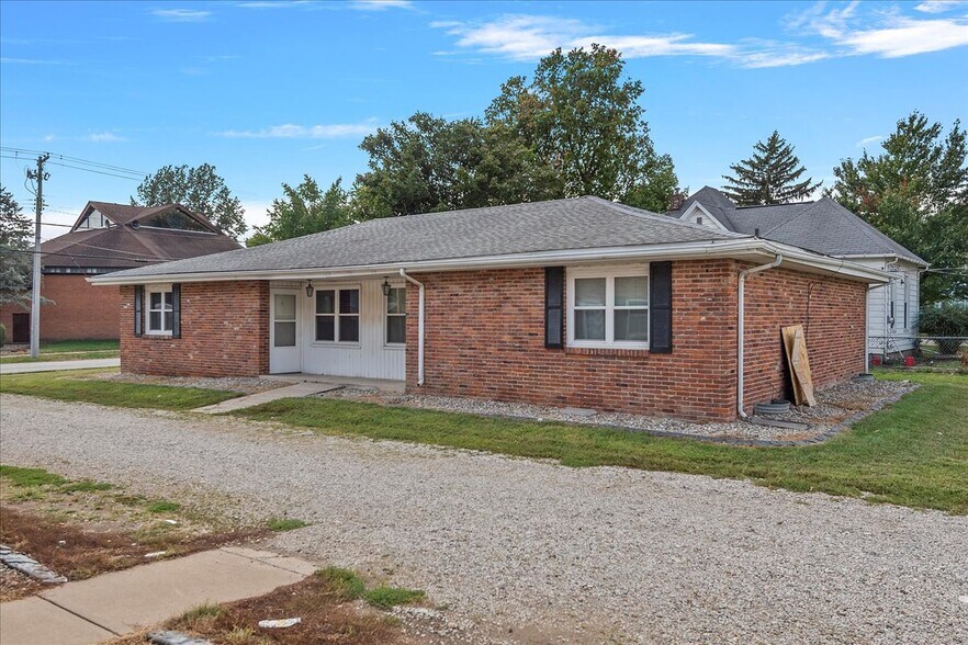 More Photos Of 507 Washington St, Pawnee Apartments For Sale