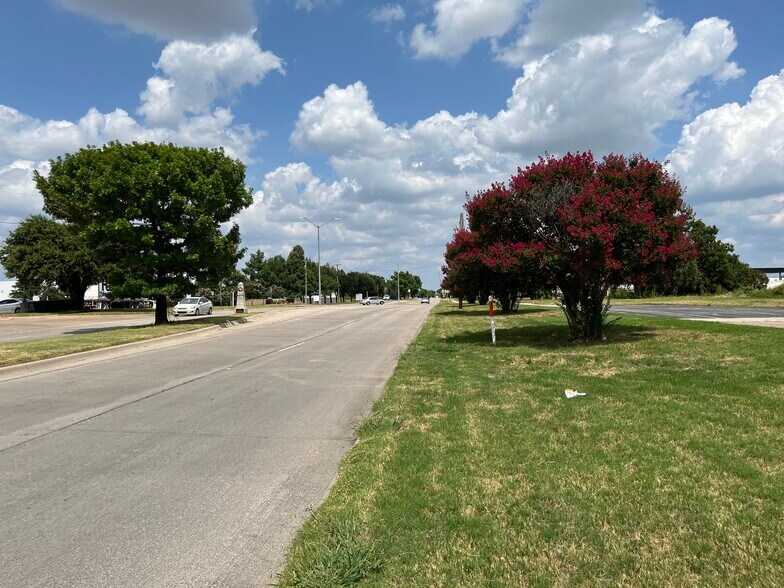 More Photos Of 2322 North State Hwy 360, Grand Prairie Storefront Retail Office For Sale