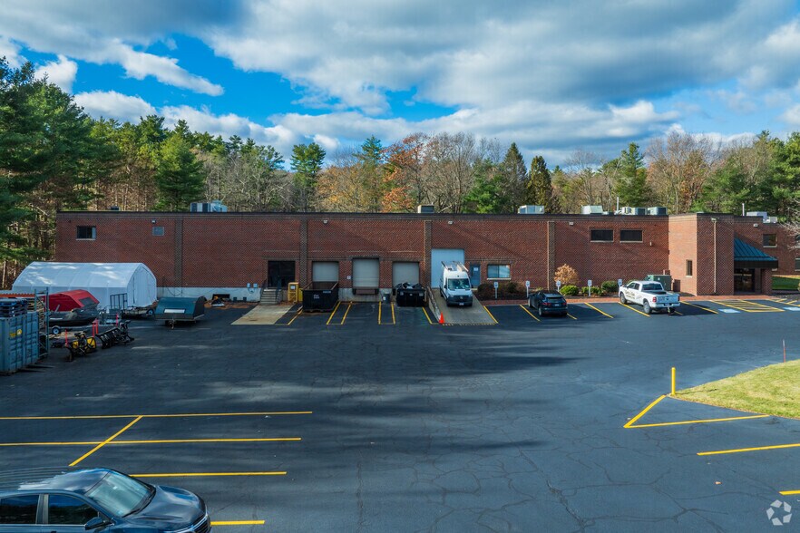 More Photos Of 86 Leominster Rd, Sterling Warehouse For Lease
