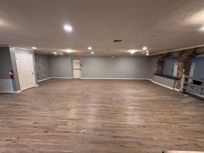 More Photos Of 7854 Moncrief-Dinsmore Rd, Jacksonville Freestanding For Sale