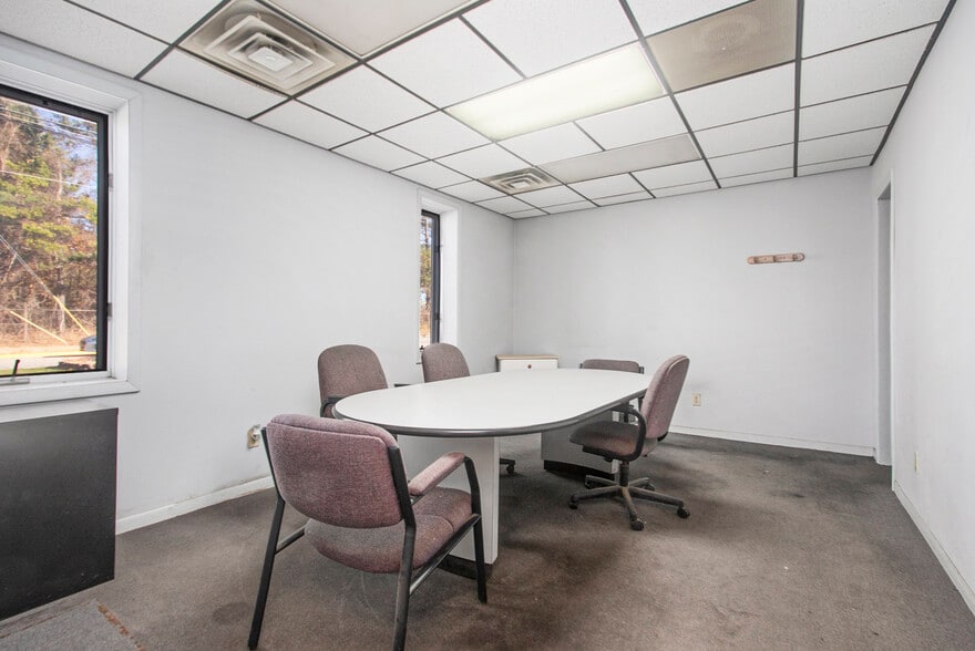 More Photos Of 100 Aylworth Ave, South Haven Manufacturing For Lease