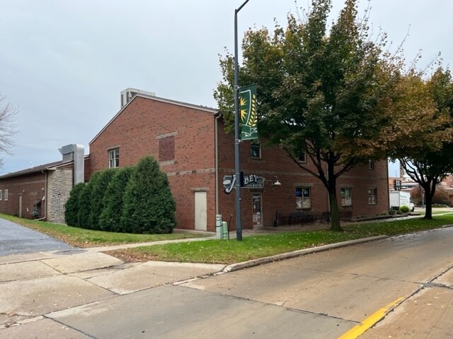 More Photos Of 303 Reid St, De Pere Restaurant For Sale