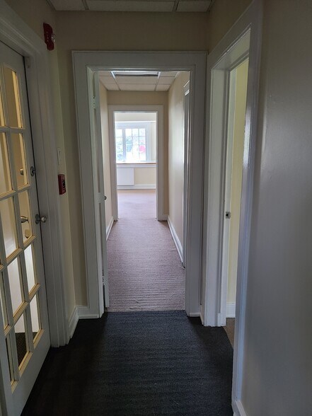 More Photos Of 4800 Roland Ave, Baltimore Office For Lease