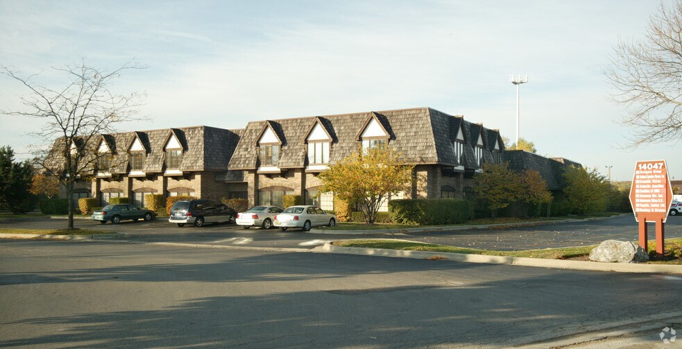 More Photos Of 14047 W Petronella Dr, Libertyville Office For Sale