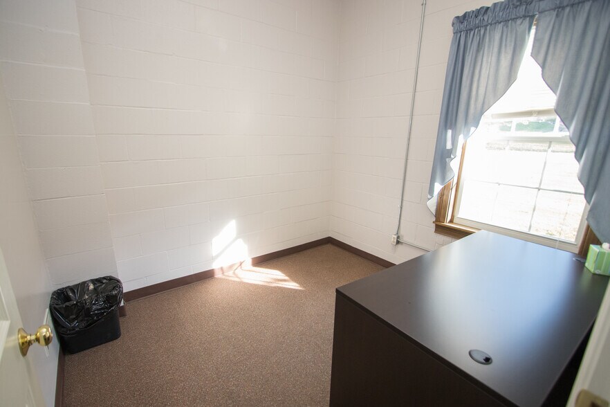 More Photos Of 5783 Mary Ingles Hwy, Melbourne Office For Sale
