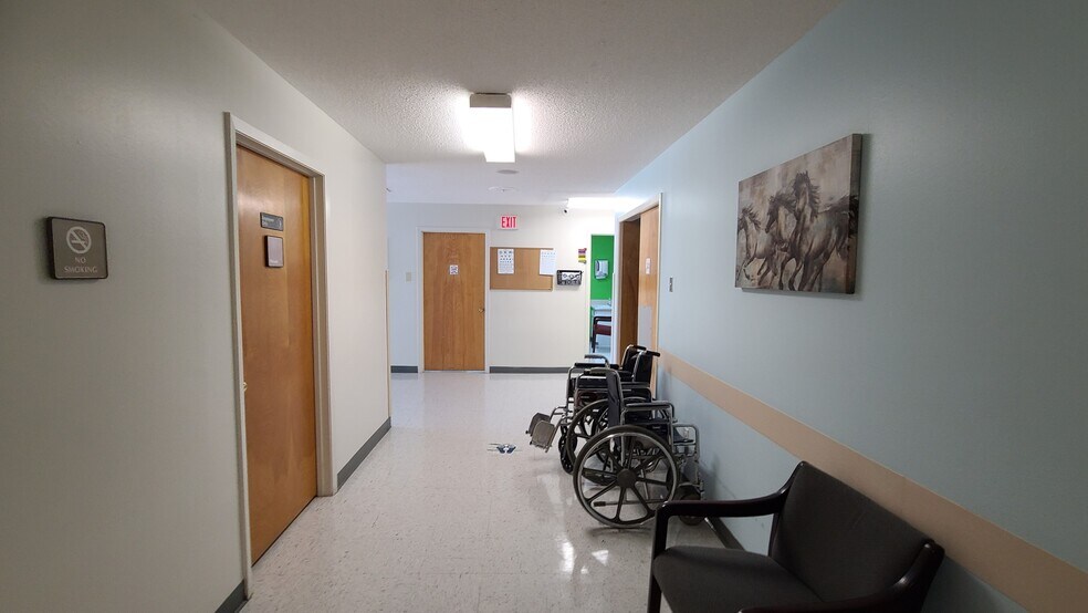 More Photos Of 709 Barton St, Hearne Medical For Sale