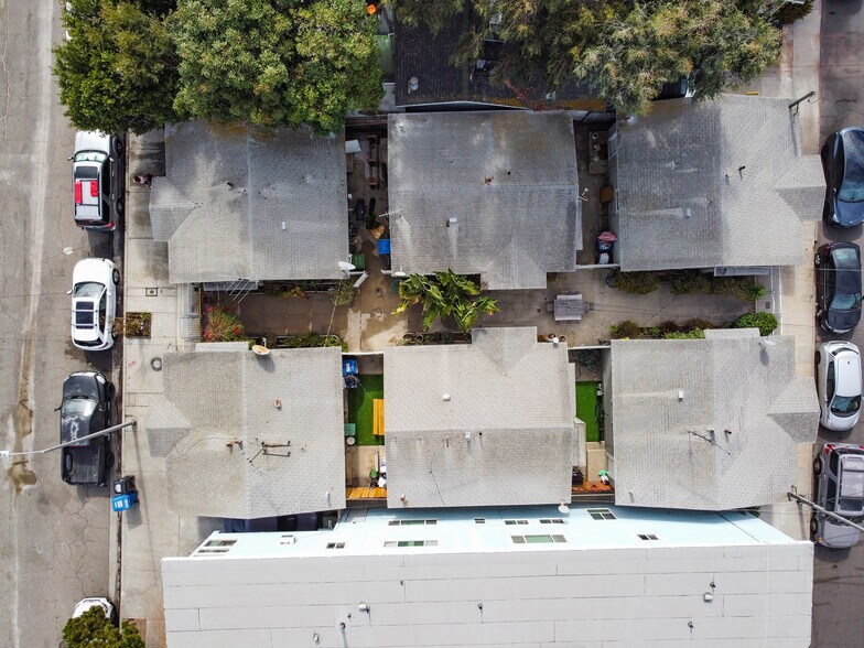 More Photos Of 2006 Strongs Dr, Venice Apartments For Sale