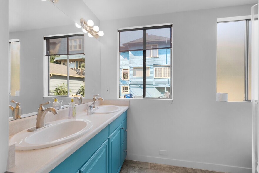 More Photos Of 160 Roy St, Seattle Office Residential For Sale