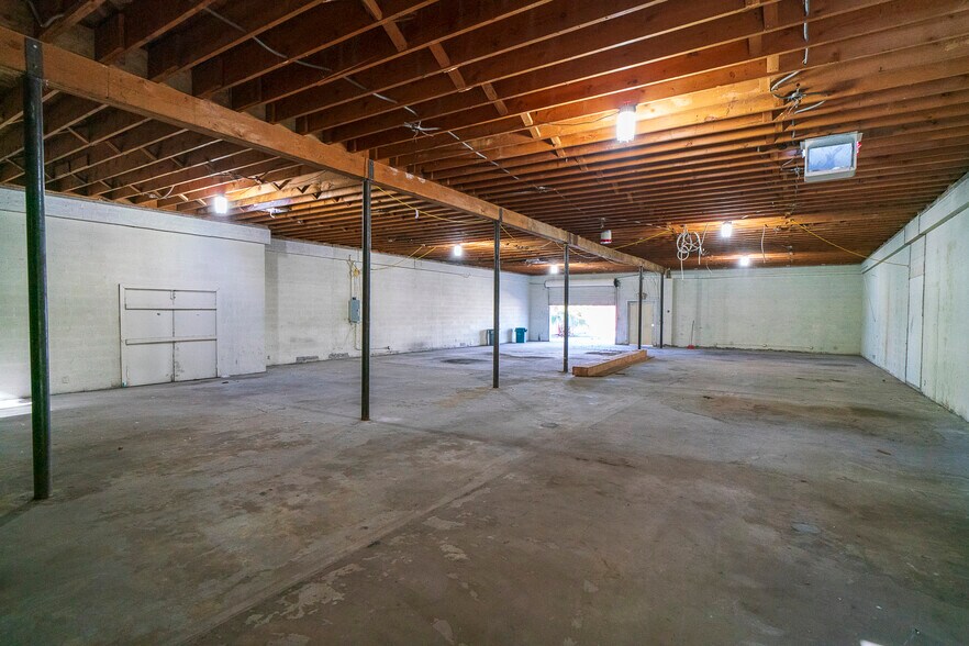 More Photos Of 826-830 S Main St, Las Vegas Storefront For Lease