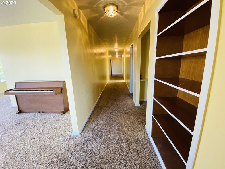 More Photos Of 295 S Broadway, Coos Bay Restaurant For Sale