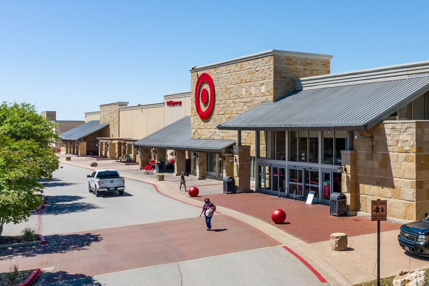 More Photos Of 1015 W University Ave, Georgetown Unknown For Lease