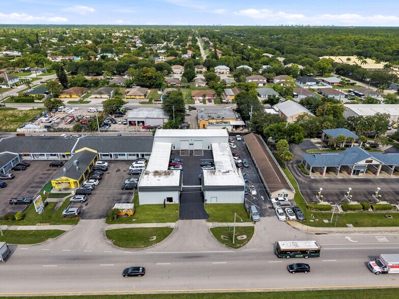 More Photos Of 12445 Collier Blvd, Naples Showroom For Sale