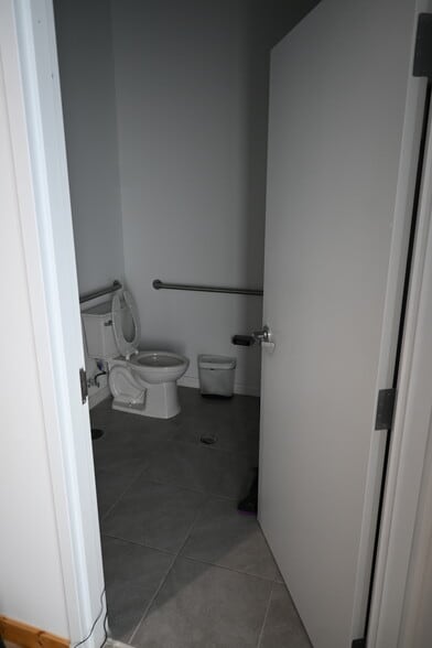 More Photos Of 3370 Rouse Rd, Orlando Storefront For Sale