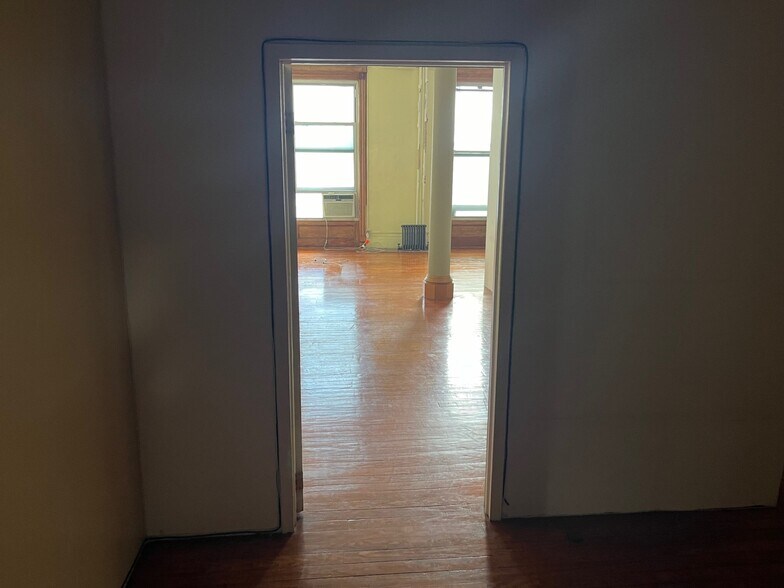 More Photos Of 201 E 16th St, New York Office For Lease