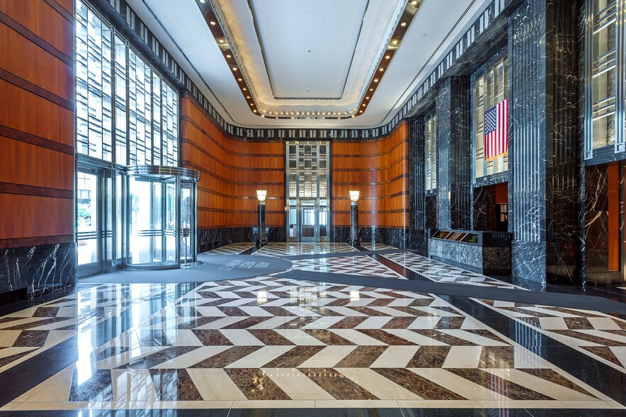 More Photos Of 400 W Market St, Louisville Office For Lease