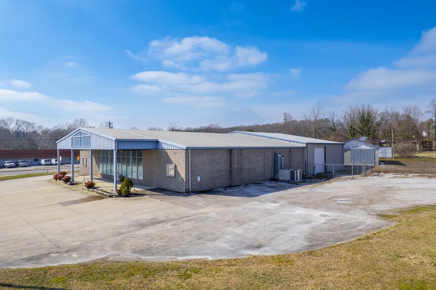 More Photos Of 25 Woodbury Hwy, Manchester Freestanding For Lease