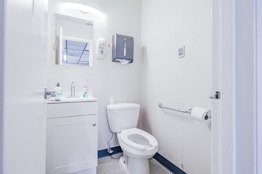 More Photos Of 255 Fortenberry Rd, Merritt Island Medical For Sale