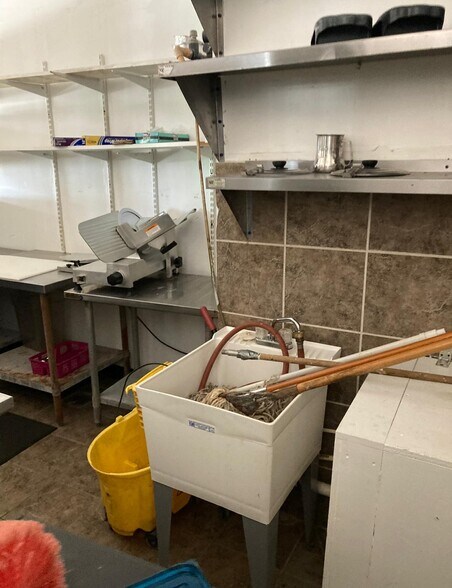 More Photos Of 3 N Scenic Hwy, Frostproof Garden Center For Lease