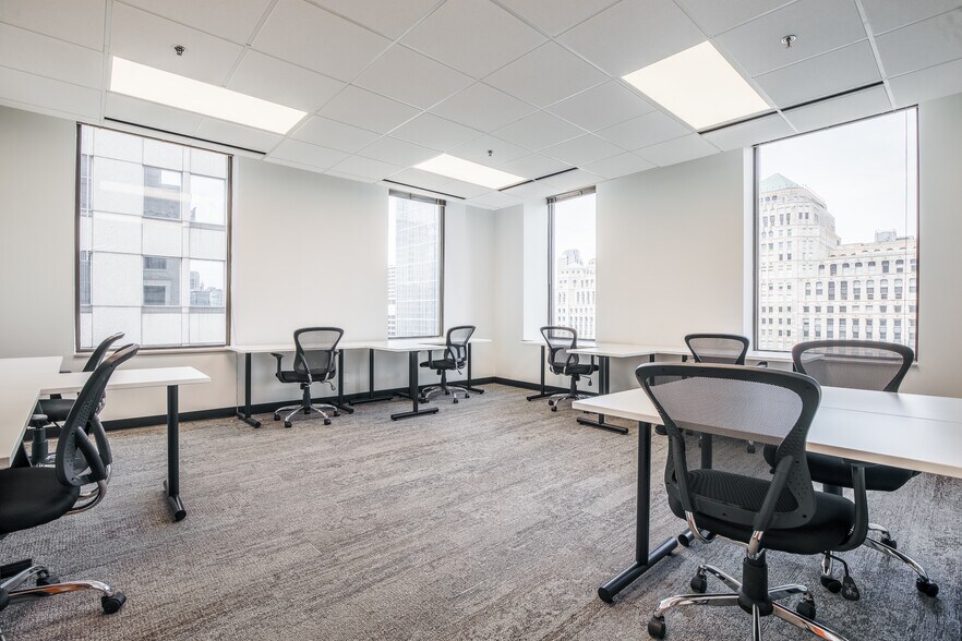 More Photos Of 211 W Wacker Dr, Chicago Office For Lease