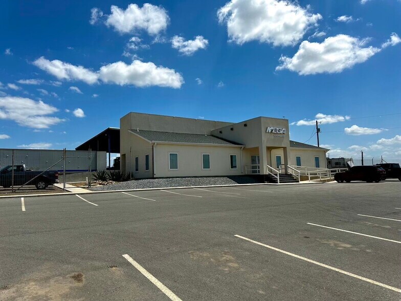 More Photos Of 539 El Pico rd, Laredo Truck Terminal For Lease