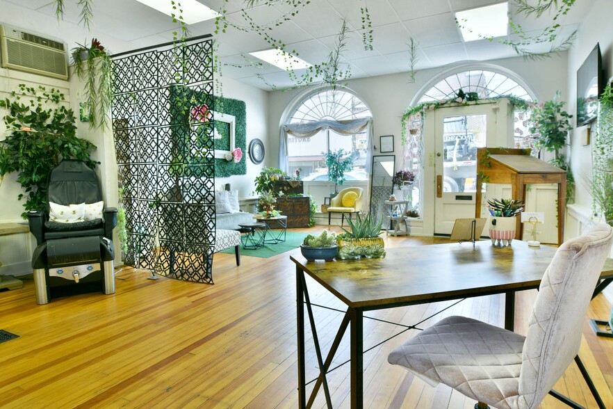 More Photos Of 12-14 N Main St, Hubbard Storefront Retail Residential For Sale