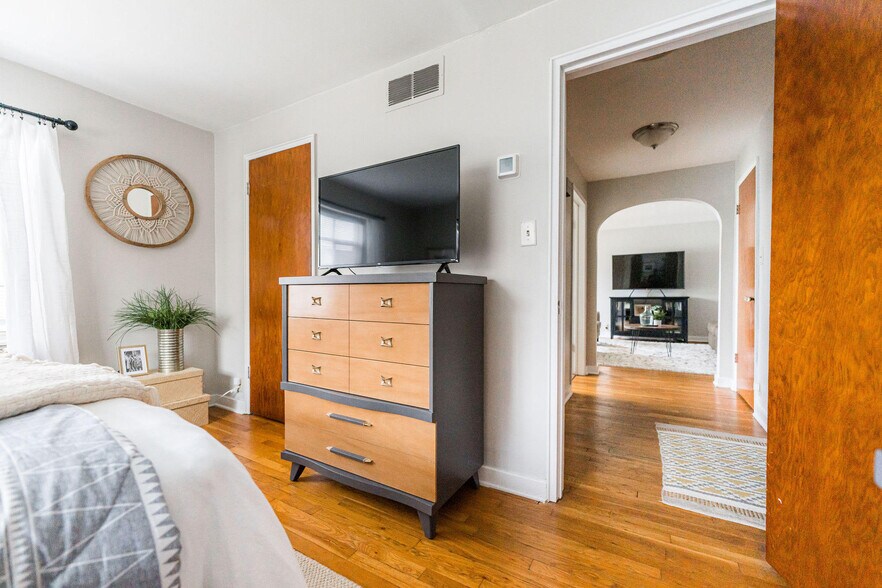 More Photos Of 524 Cross St, Sycamore Apartments For Sale