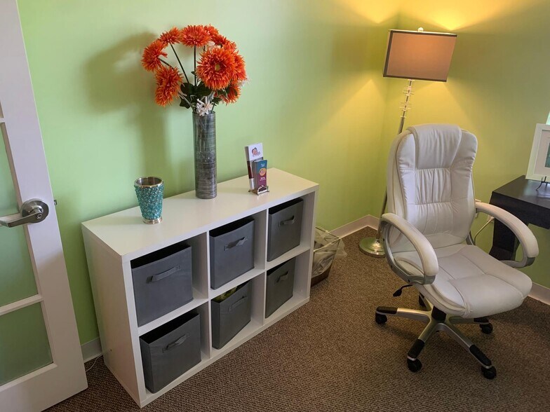 More Photos Of 100 Village Square Xing, Palm Beach Gardens Coworking Space