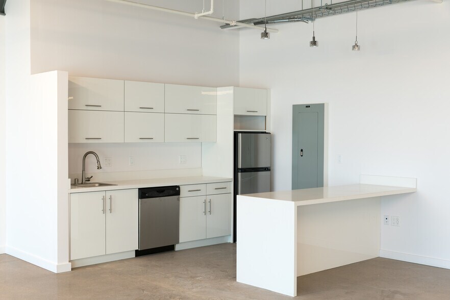 More Photos Of 5015 Eagle Rock Blvd, Los Angeles Loft Creative Space For Lease