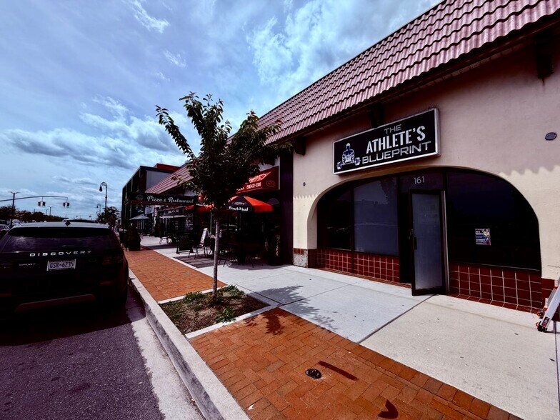 More Photos Of 151-161 E Park Ave, Long Beach Storefront For Lease