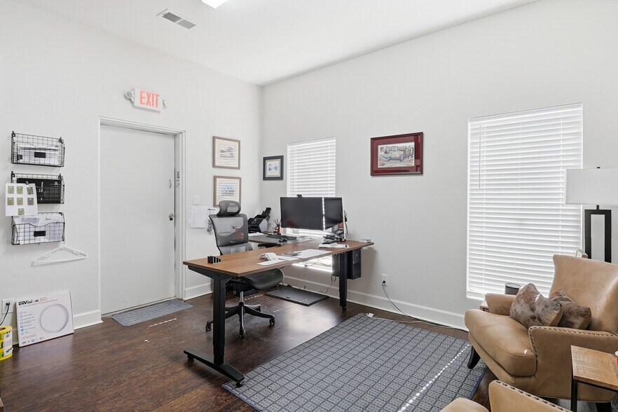 More Photos Of 5342 5th St, Katy Freestanding For Lease