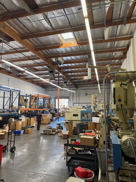 More Photos Of 25620 Rye Canyon Rd, Valencia Warehouse For Lease