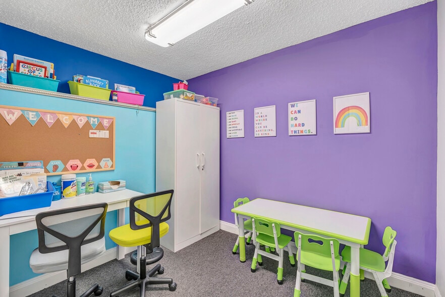 More Photos Of 482 Manor Rd, Staten Island Office For Lease